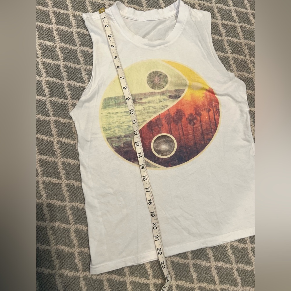 Brandy Melville (no tags) Sleeveless Top With Sunset Ying Yang Wide Arm Holes - Picture 8 of 8